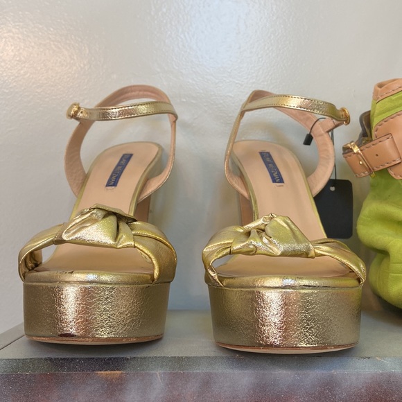 Stuart Weitzman Gold leather platform sandals sz 10 - Picture 3 of 16